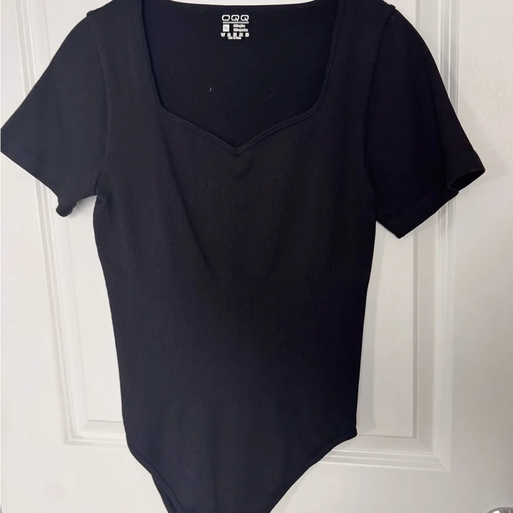 Elegant Black Short Sleeve Bodysuit - Picture 1 of 4